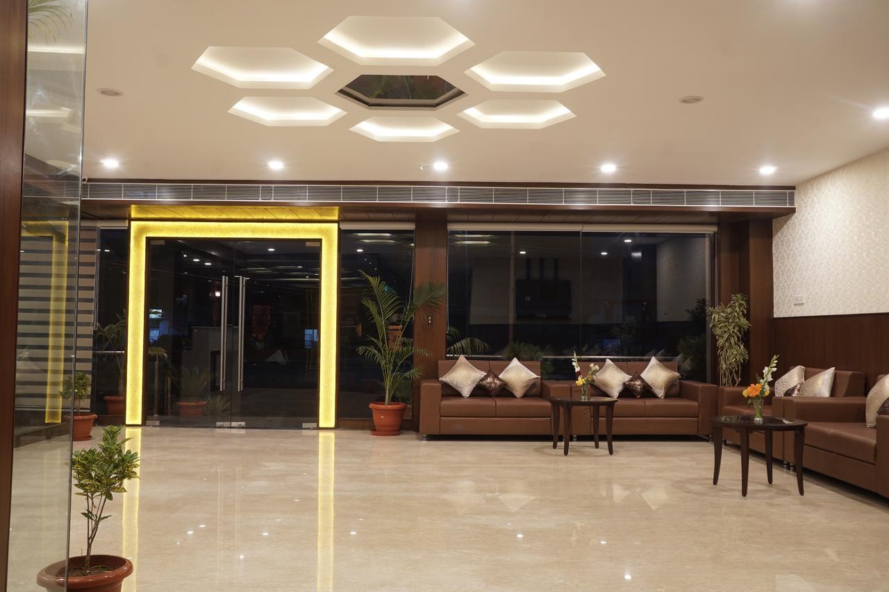 Admire Inn By Tgi Udaipur Ngoại thất bức ảnh